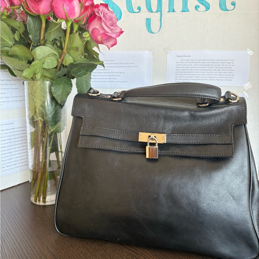 Elegant Black Leather Handbag